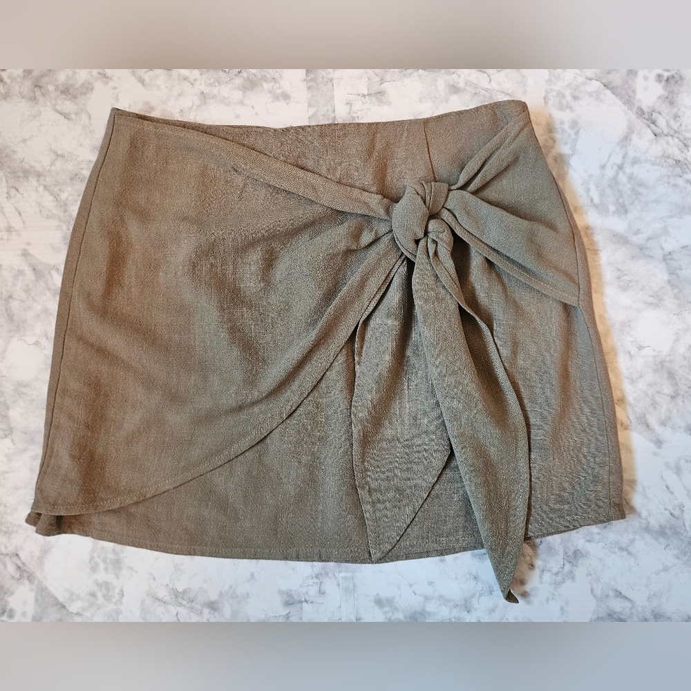 NWT Alya by Francesca's Coastal Boho Chic Twist Knot Sage Mini Skirt Size M - Picture 5 of 9